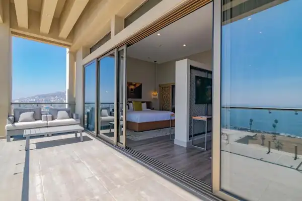 Lujo con Aire Acondicionado y WiFi Gratis, Baños Privados y Balcones con Vistas Impresionantes