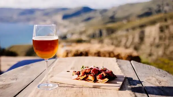 Bar Bura Un Bar en el Acantilado al Atardecer